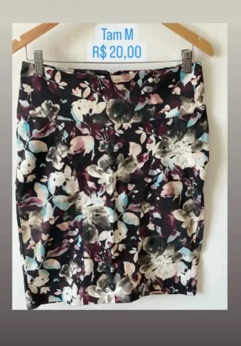 Saia floral preta