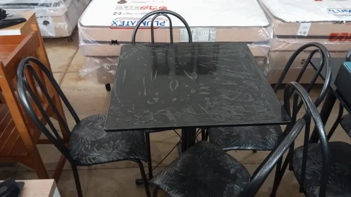 MESA DE PEDRA 4 CADEIRAS