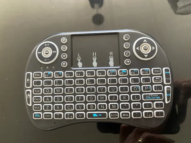 Mini Teclado Portátil Sem Fio com Luz de Fundo e Touchpad Integrado
