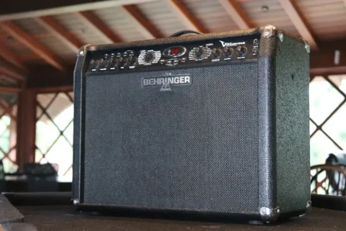 Amplificador De Guitarra Behringer V lx210-ampire
