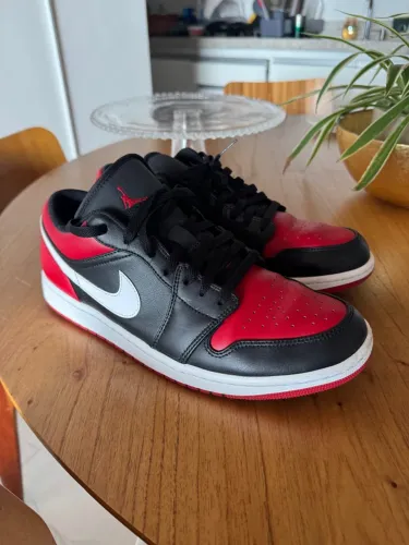 Tênis Air Jordan 1 Low Bred Toe