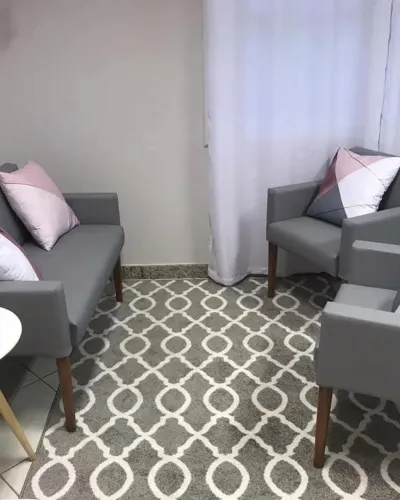 Jogo de poltronas em corino