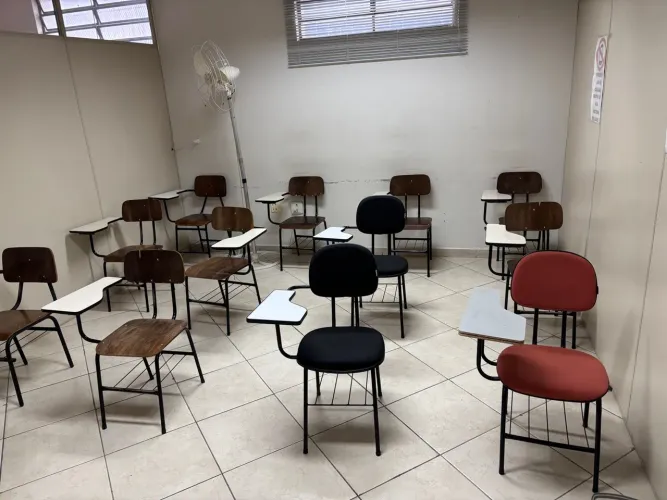 Cadeiras Universitárias - Ideal para Salas de Aula