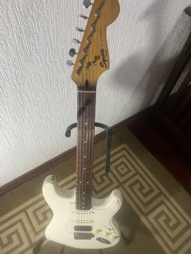 Guitarra Squier Bullet, Stratocaster , Seymour Duncando