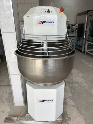 Masseira aspiral 65 kilos de massa pronta tacho de inox Perfecta 