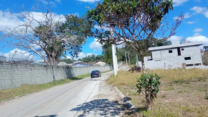 VENDE- SE UM LINDO TERRENO PRONTO PARA CONSTRUÇÃO