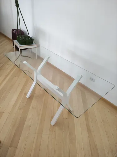 Mesa de Jantar com Tampo de Vidro e Base Branca