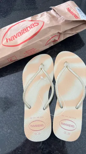 Havaianas 33/34 Feminina Branca com Tiras Prateadas Nova na Caixa