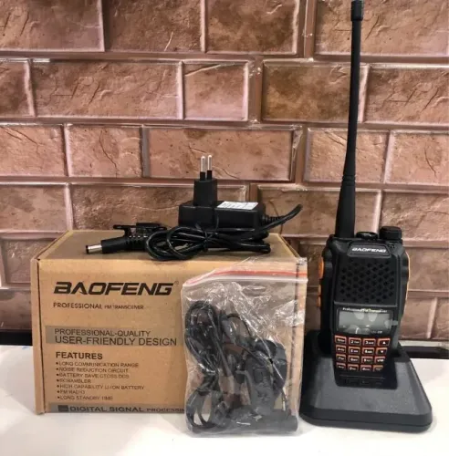 Rádio Comunicador Profissional BAOFENG UV-6R - Longo Alcance e Bateria de Longa Duração