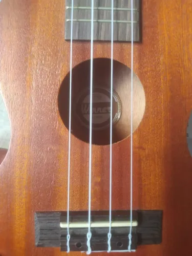 Ukele Winner Concert novo com capa acolchoada + afinador + palheta