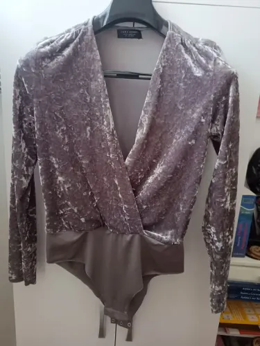Body de veludo Zara