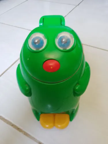 Brinquedo latão comilão 