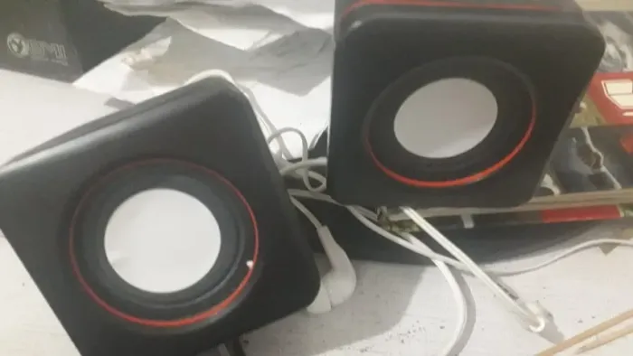 caixa de som pc apenas 1 funcionando -quebra galho