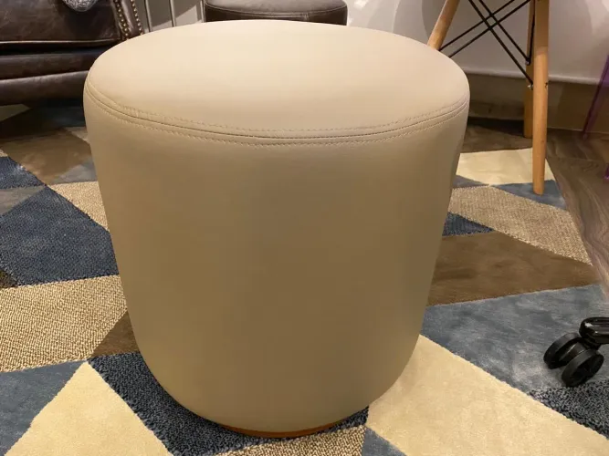 Puf de Couro Premium