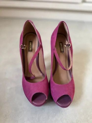 Sapato Arezzo salto alto roxo