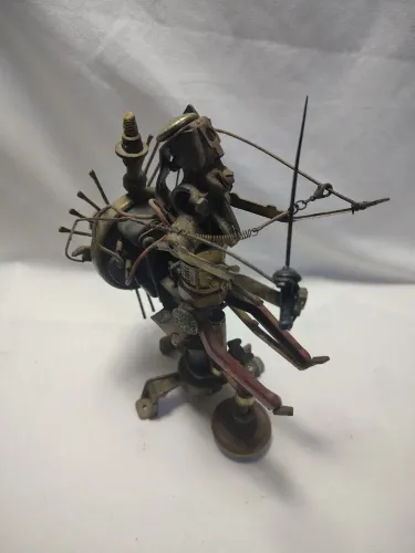 Escultura Steampunk: Arte com Peças Recicladas
