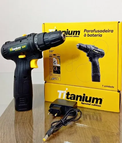 Furadeira e parafusadeira 12 volts/1.350 RPM