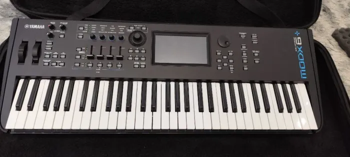 Teclado Sintetizador Yamaha 61 teclas MODX6+ Plus