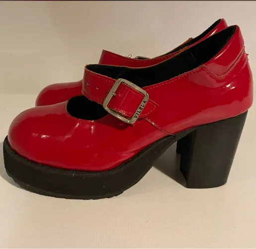 Sapato boneca verniz vermelho