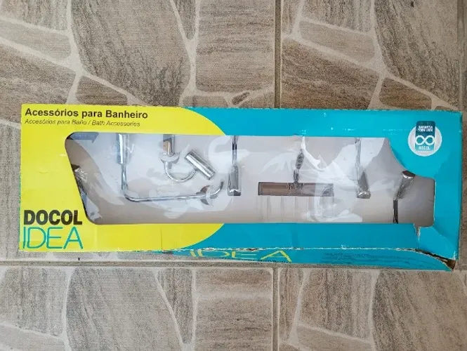 Acessórios para banheiro marca Docol.