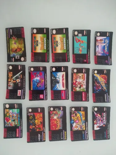 lote com diversas labels frontais para cartuchos de Super Nintendo - favor ler anúncio