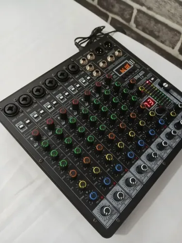 Mesa de 6 canais com efeitos nova na caixa