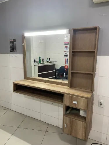Vendo bancada projetada para barbearia 