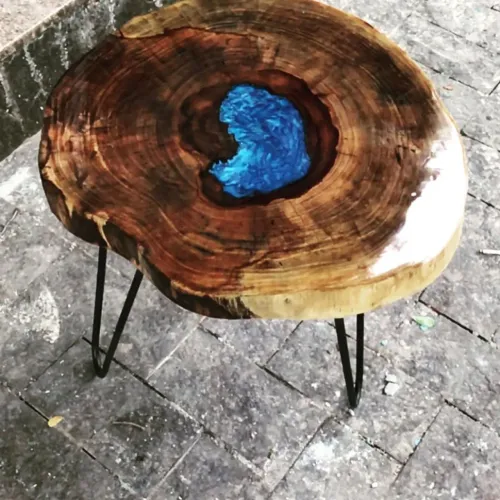 Mesa de Centro em Madeira Maciça com Resina Epóxi Azul