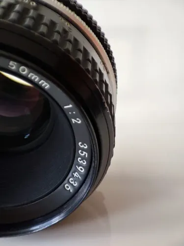 objetiva Nikkor 50mm f/2 AI manual focus lens 