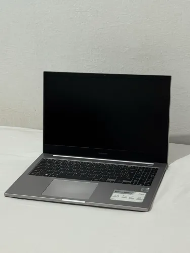 Samsung Book E30