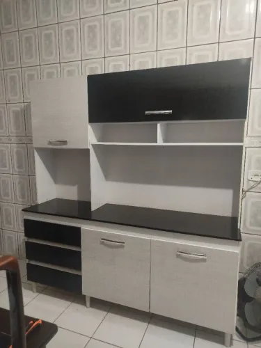 Armário de cozinha compacto