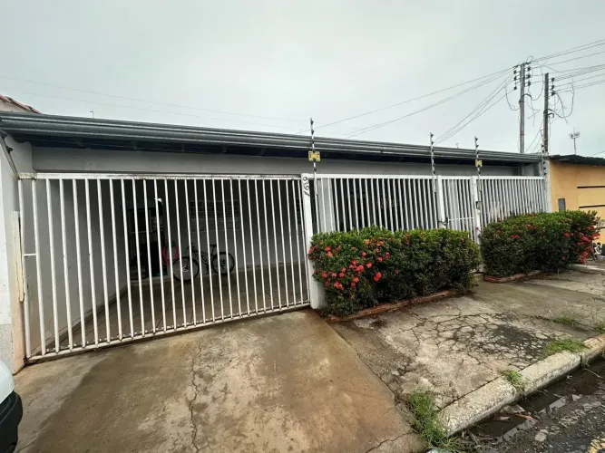 VENDO AMPLA CASA NO JD. TROPICAL