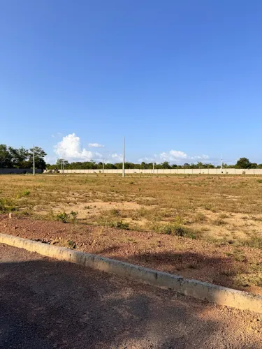 Vende-se lote em Condomínio
