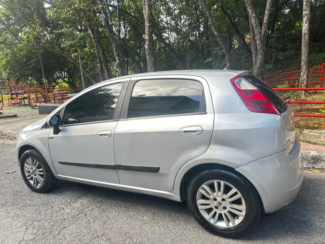 Fiat Punto Attractive 1.4 Fire Flex 8V 5P 2011