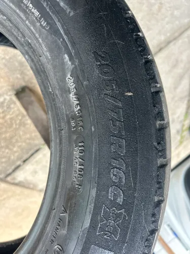 Pneus 205/75 / 16 C / Michelin