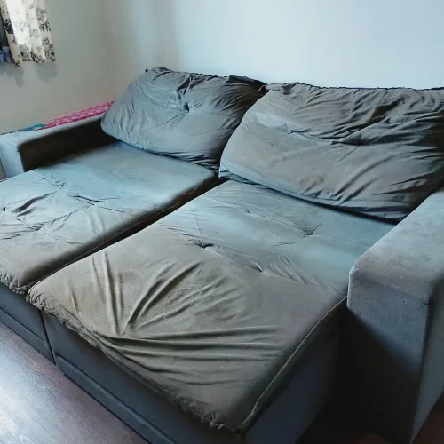 Vendo sofá 2 lugares retrátil de tecido Suede