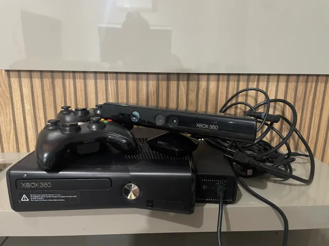 Xbox 360 + Kinect + 14 Jogos