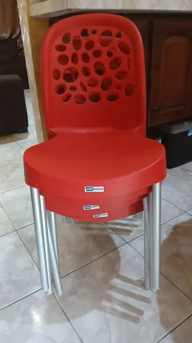 Conjunto de mesa e cadeiras Novas