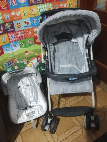 Carrinho com bb conforto Burigotto