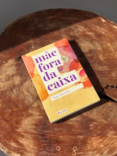 Livro Mãe fora da caixa- Thaís Vilarinho