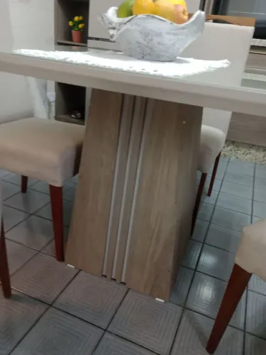 Mesa de MDF com tampo de vidro 4 cadeiras