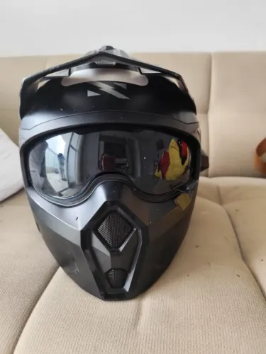 Capacete no risk, com microfone via Bluetooth