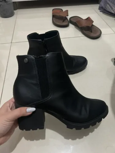 Bota via uno