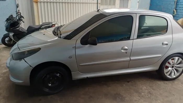 Peugeot 2013 hacth 11.500,00