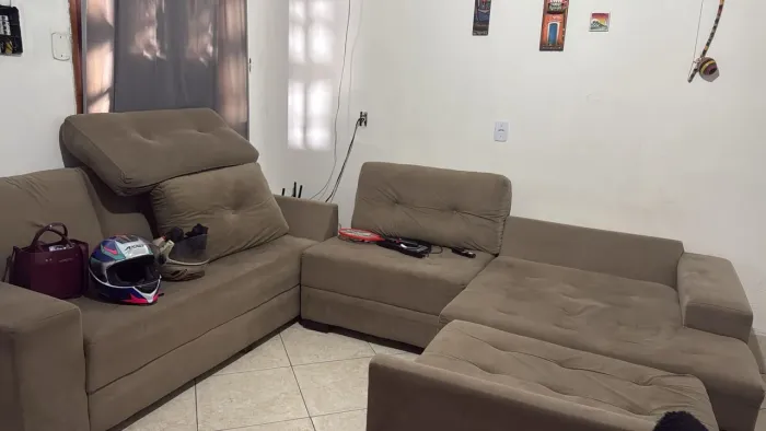 Vendo sofá em L .