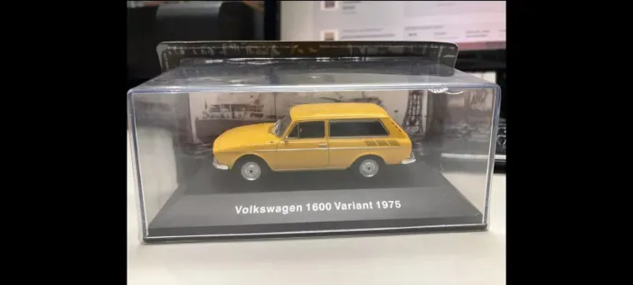Miniatura Volkswagen variante 1600amarela 