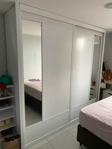 Guarda roupas para casal com porta de correr