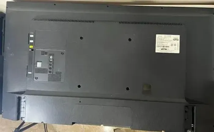 Vendo ou troco por Celular Smart TV de 40 polegadas com resolução Full HD.