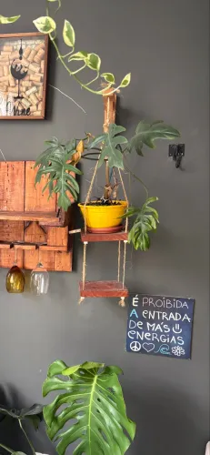 Suporte mão francesa para plantas decorativo de parede