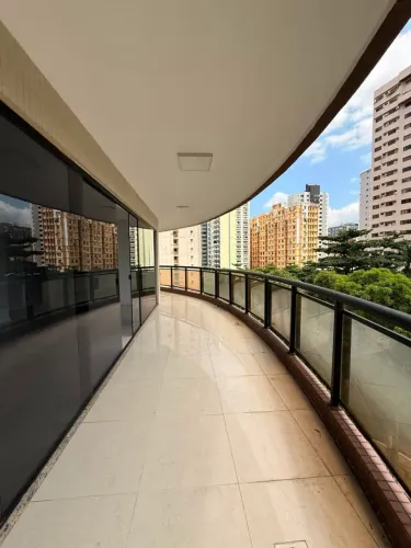 LD Alugo Apartamento com 3 suítes, 3 vagas, gabinete na Batista Campos no Ed. Village Park
